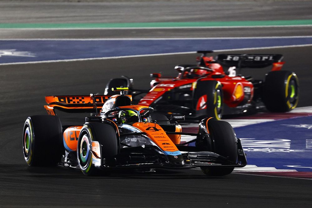 Lando Norris, McLaren MCL60, Charles Leclerc, Ferrari SF-23
