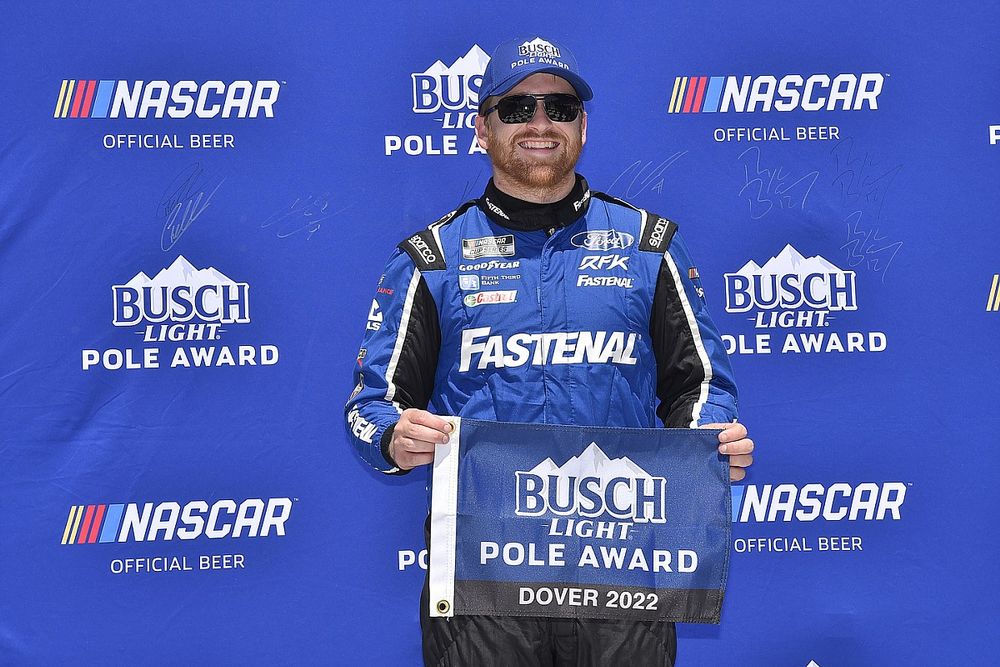 Ganador de la pole Chris Buescher, RFK Racing, Fastenal Ford Mustang