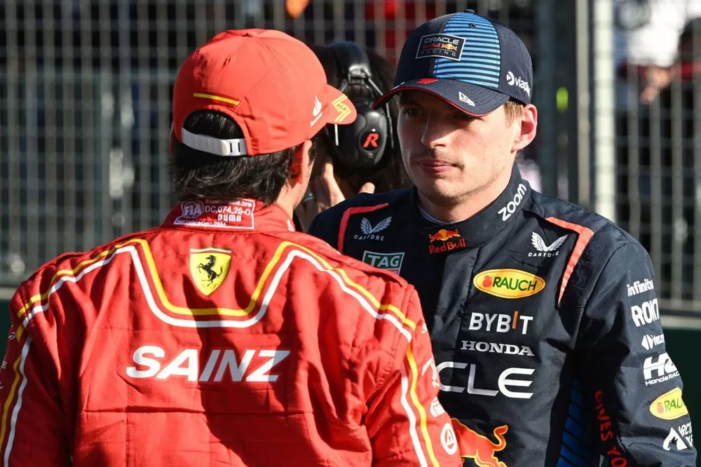 Le poleman Max Verstappen, Red Bull Racing, Carlos Sainz, Scuderia Ferrari 