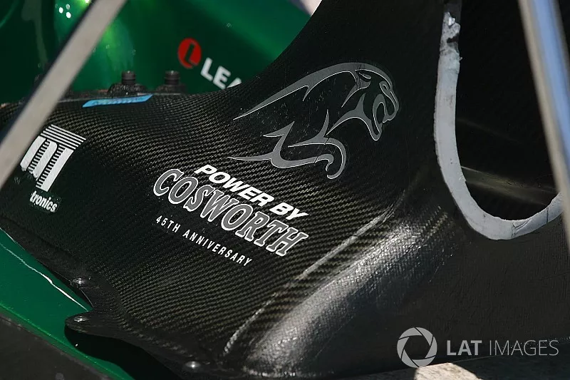 Un cofano motore Cosworth