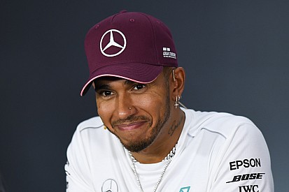 Hamilton diz que compromissos fora das pistas são “estimulantes”