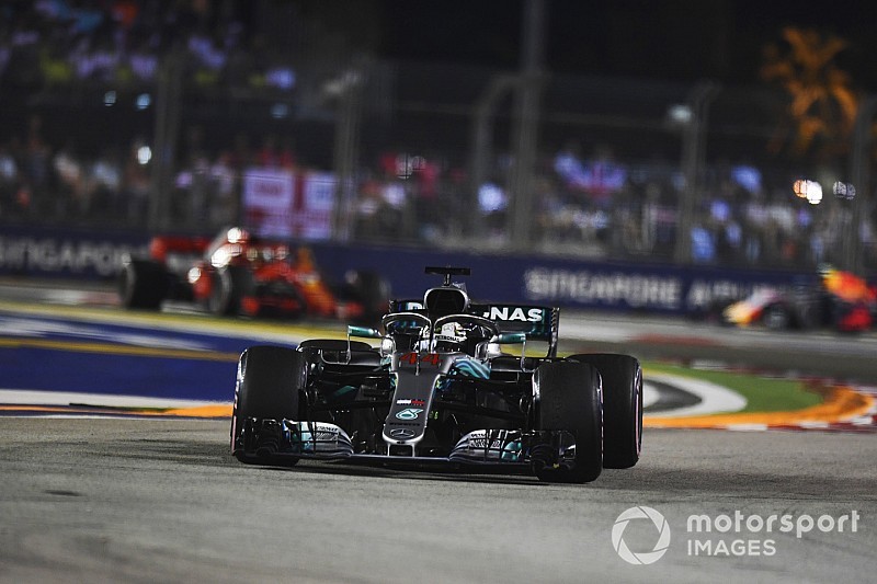 Hamilton, orgulloso de no cometer los errores de Vettel