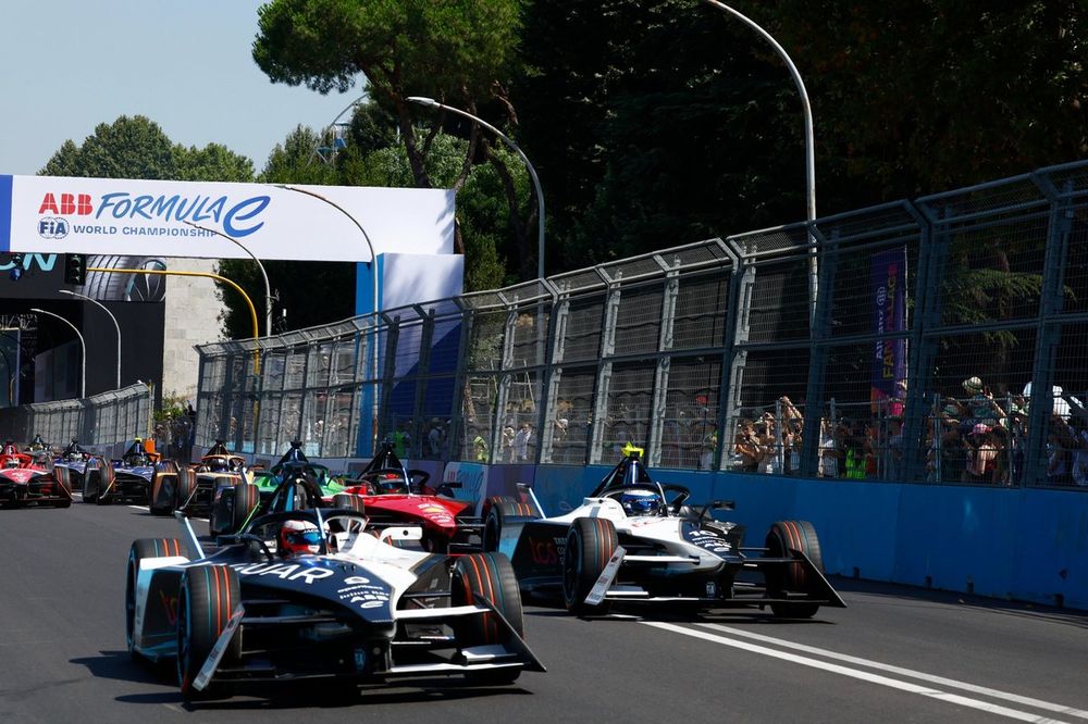 Sam Bird, Jaguar Racing, Jaguar I-TYPE 6, Mitch Evans, Jaguar Racing, Jaguar I-TYPE 6, lead the field away for the start of the race