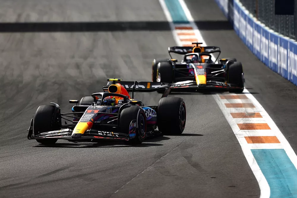 Sergio Perez, Red Bull Racing RB19, Max Verstappen, Red Bull Racing RB19