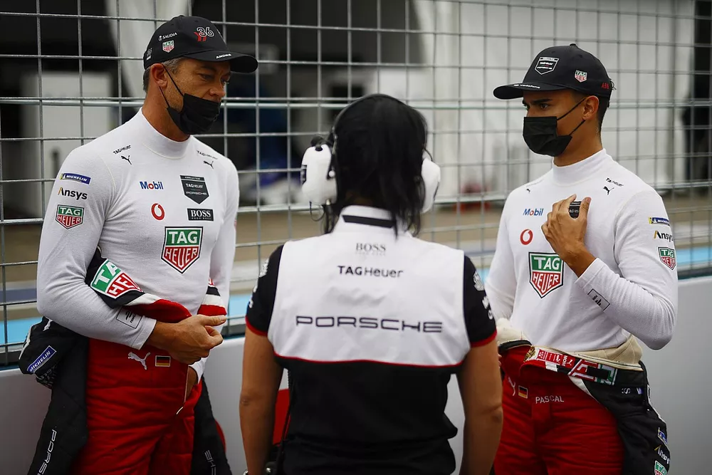 Andre Lotterer, Tag Heuer Porsche, Pascal Wehrlein, Tag Heuer Porsche, on the grid