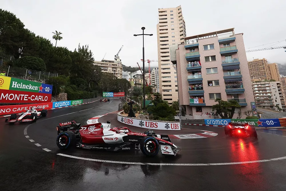 Valtteri Bottas, Alfa Romeo C42, on the formation lap  