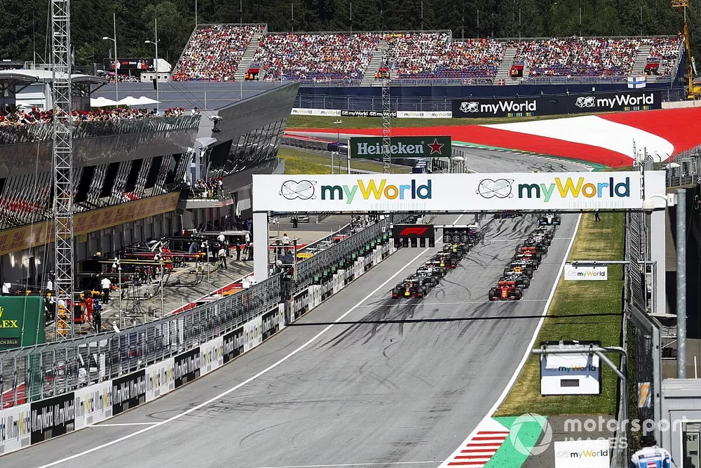 Charles Leclerc, Ferrari SF90, and Max Verstappen, Red Bull Racing RB15 and the field are waiting for the start