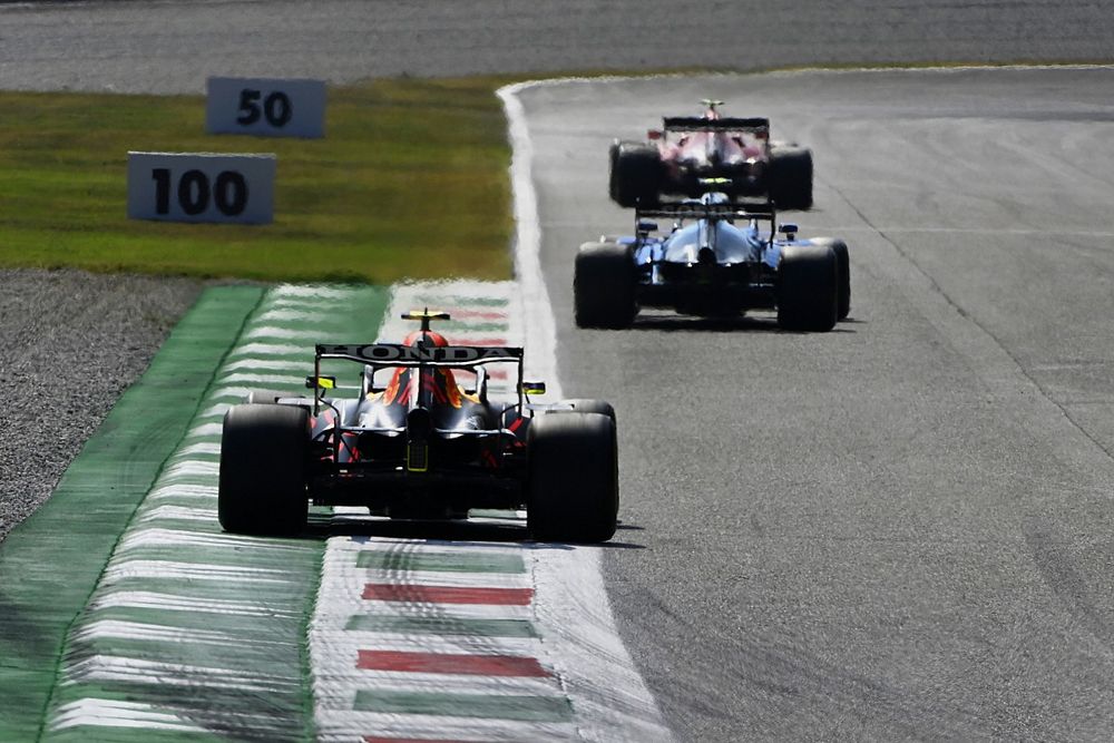Nicholas Latifi, Williams FW43B, Sergio P&eacute;rez, Red Bull Racing RB16B