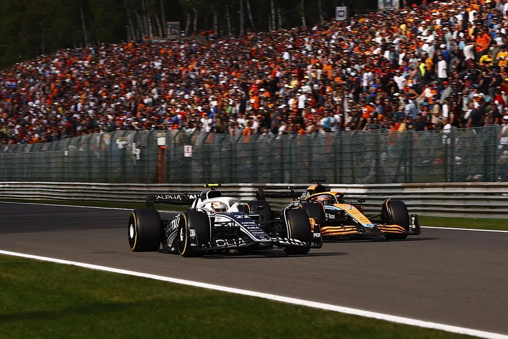 Yuki Tsunoda, AlphaTauri AT03, Daniel Ricciardo, McLaren MCL36