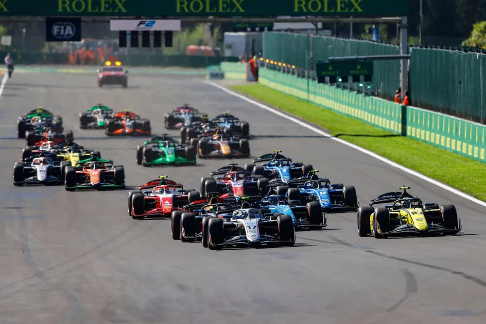 Paul Aron, Hitech Pulse-Eight), leads Gabriel Bortoleto, Invicta Racing, at the start of the race