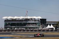 F1: Hamilton lidera o TL1 para o GP da Grã-Bretanha à frente da dupla da McLaren; Bortoleto roda e termina em 20º
