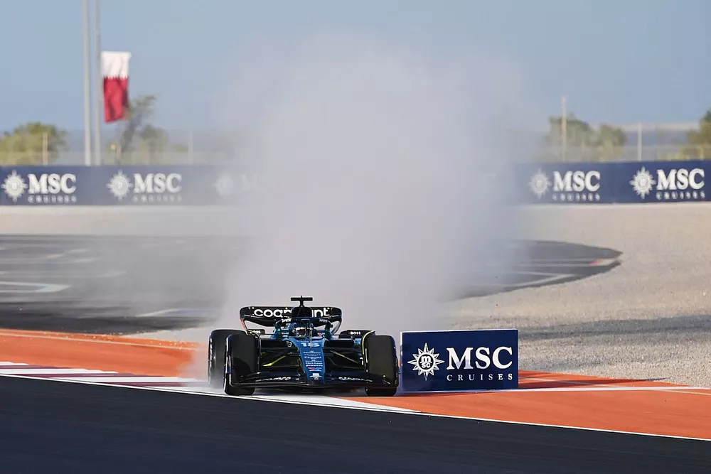 Lance Stroll, Aston Martin AMR23, levanta arena