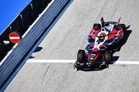 Victoria y liderato para Wehrlein tras error de cálculo de Rowland y Nissan