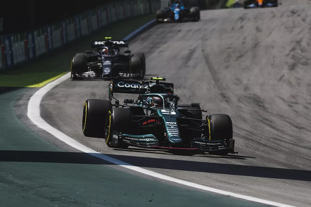 Sebastian Vettel, Aston Martin AMR21, Pierre Gasly, AlphaTauri AT02