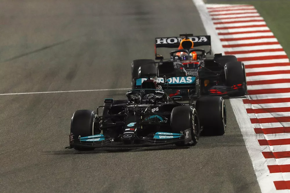 Lewis Hamilton, Mercedes W12, Max Verstappen, Red Bull Racing RB16B
