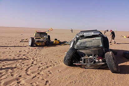 Africa Eco Race: abszurd bukás a 7. nap befutóján