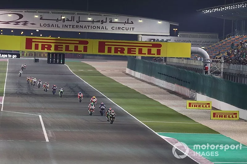 Renn-Action in Doha: Jonathan Rea, Kawasaki Racing, f&uuml;hrt