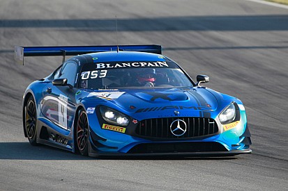 La Mercedes del team Black Falcon conquista la pole a Barcellona in una sessione tiratissima