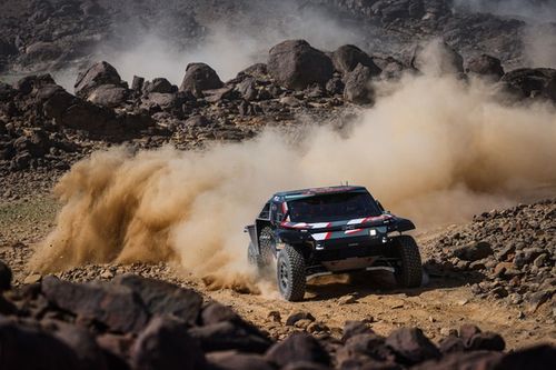 Moraes, Loeb, Al-Attiyah e mais: confira os favoritos ao t&iacute;tulo do Dakar 2026 nos carros e nas motos