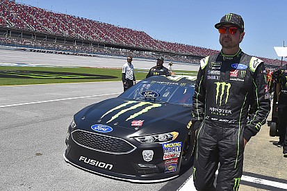 Kurt Busch gana la pole en Talladega