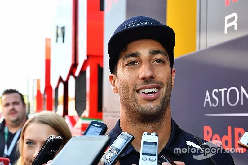 Daniel Ricciardo, Red Bull Racing talks with the media