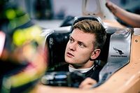 Mick Schumacher, emocionado tras pilotar el Mercedes F1 de su padre