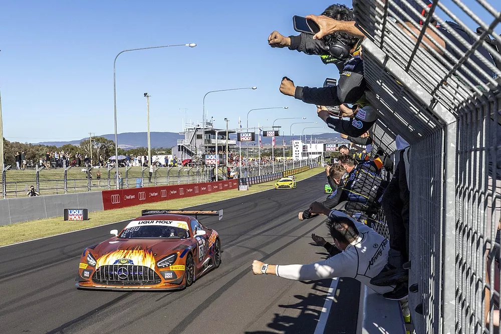 Winners #75 Sun Energy 1 Mercedes-AMG GT3: Kenny Habul, Jules Gounon, Luca Stolz 