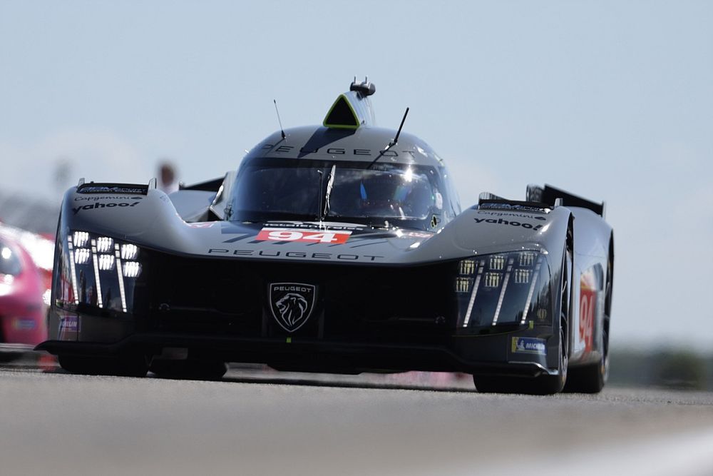 #94 Peugeot Totalenergies Peugeot 9X8: Loic Duval, Gustavo Menezes, Nico Müller