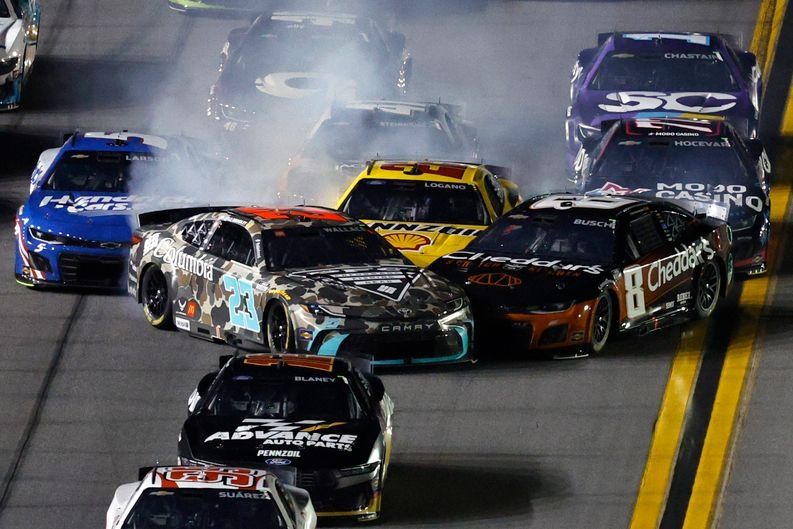 Bubba Wallace, 23XI Racing Toyota, Kyle Busch, Richard Childress Racing Chevrolet