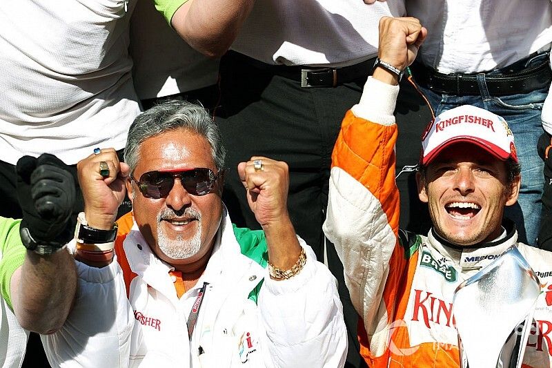 Dr. Vijay Mallya, Force India F1 Team Owner celebrates second position for Giancarlo Fisichella, Force India F1 with the team