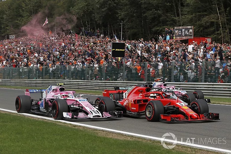 Esteban Ocon, Racing Point Force India VJM11, Sebastian Vettel, Ferrari SF71H, Lewis Hamilton, Mercedes AMG F1 W09 and Sergio Perez, Racing Point Force India VJM11 on lap 1