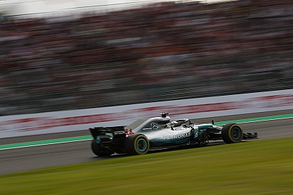 Fotogallery: Lewis Hamilton conquista la pole nelle Qualifiche di Suzuka