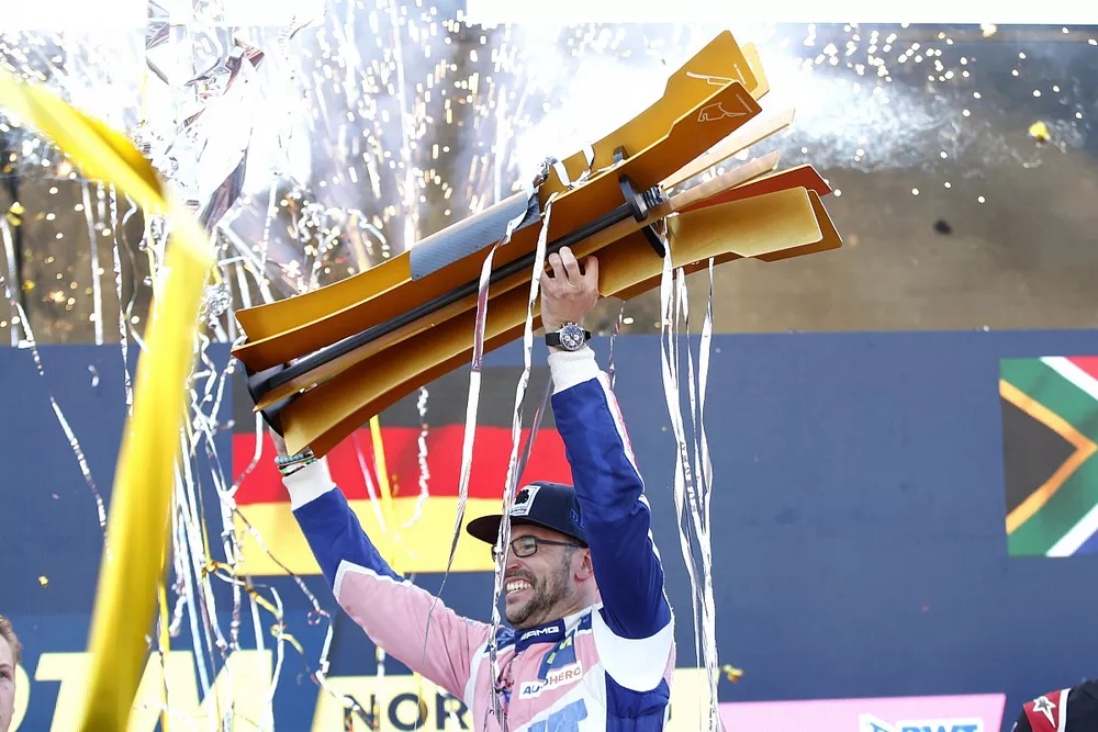 Champion podium: Champion Maximilian G&ouml;tz, Haupt Racing Team