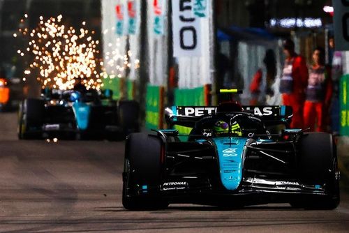 Hamilton rechaza las teor&iacute;as conspirativas en Mercedes