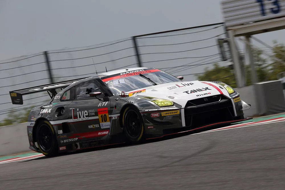 #10 TANAX GAINER GT-R