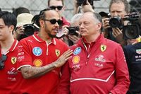 F1 - Chefe da Ferrari: Reações "extremas" de Hamilton com a imprensa o atrapalham