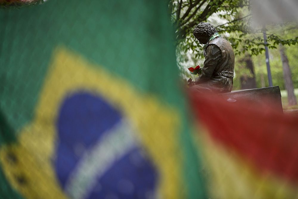 Una estatua de homenaje a Ayrton Senna