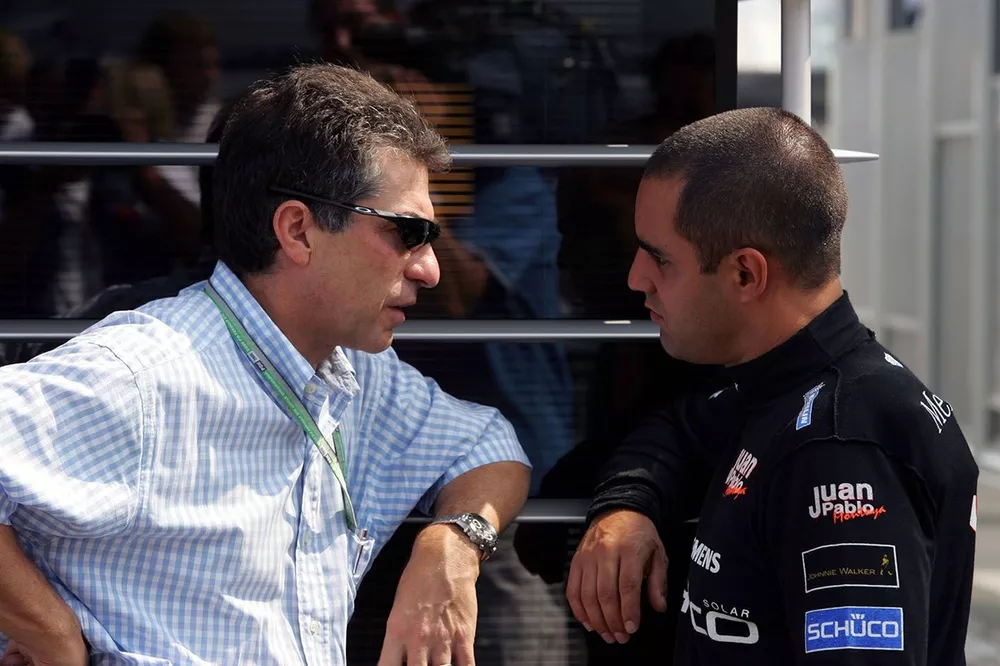 Julian Jakobi, CSS Stellar Management talks with Juan Pablo Montoya, McLaren