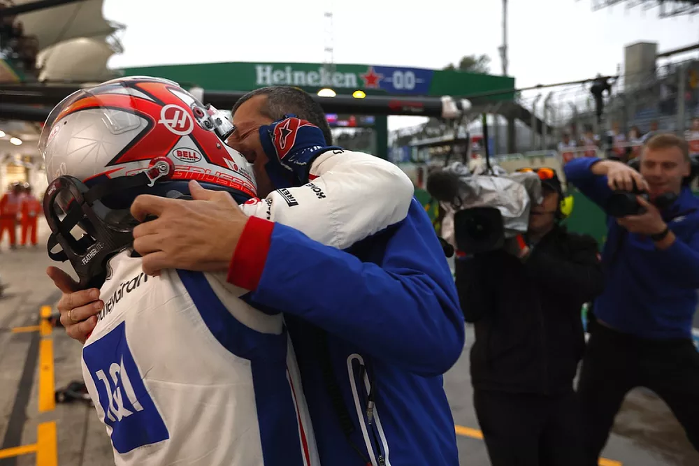 Pole man Kevin Magnussen, Haas F1 Team, celebrates with Guenther Steiner, Team Principal, Haas F1