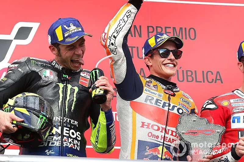Podio: Marc Márquez, ganador de la carrera, Repsol Honda Team, Valentino Rossi, Yamaha Factory Racing, Andrea Dovizioso, Ducati Team.