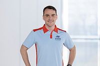 Azcona i Michelisz triumfują w Makau