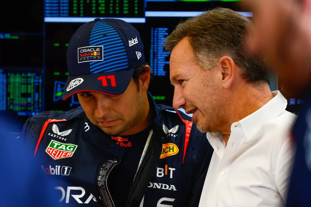 Sergio P&eacute;rez, Red Bull, habla con su director Christian Horner