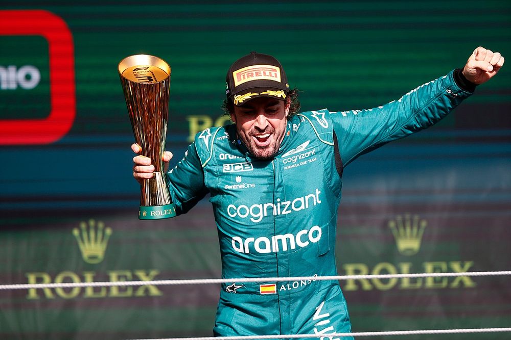 Podio: tercer lugar Fernando Alonso, Aston Martin F1 Team
