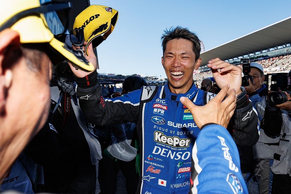 61号車スバルの山内英輝、GT300のポールポジション記録更新に感情が
