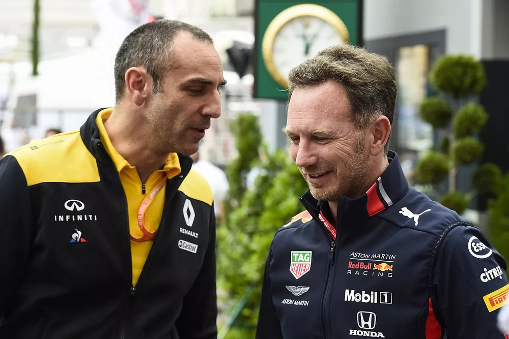 Cyril Abiteboul, Director General del equipo Renault F1, y Christian Horner, Director del equipo Red Bull Racing.