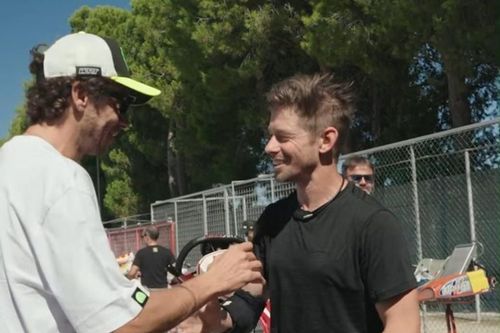VÍDEO: Rossi e Stoner levam Bagnaia e pilotos da Academia VR46 para disputa de kart