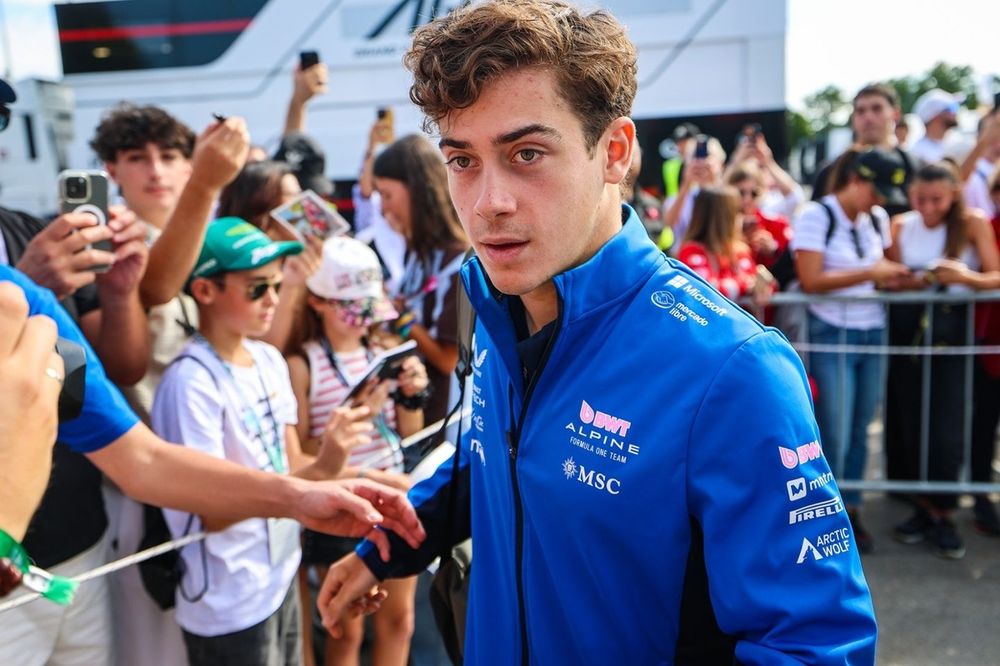 Franco Colapinto, Alpine, y Flavio Briatore