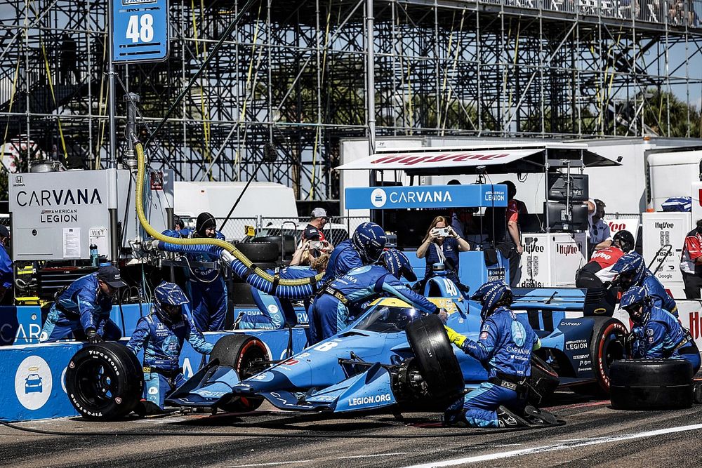 Jimmie Johnson, Chip Ganassi Racing Honda, pit stop