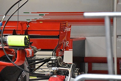 Új zárólapot kapott a Ferrari hátsó szárnya Szingapúrra