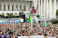 Rosenqvist abandon&oacute; y Bird aprovech&oacute; para festejar en Roma